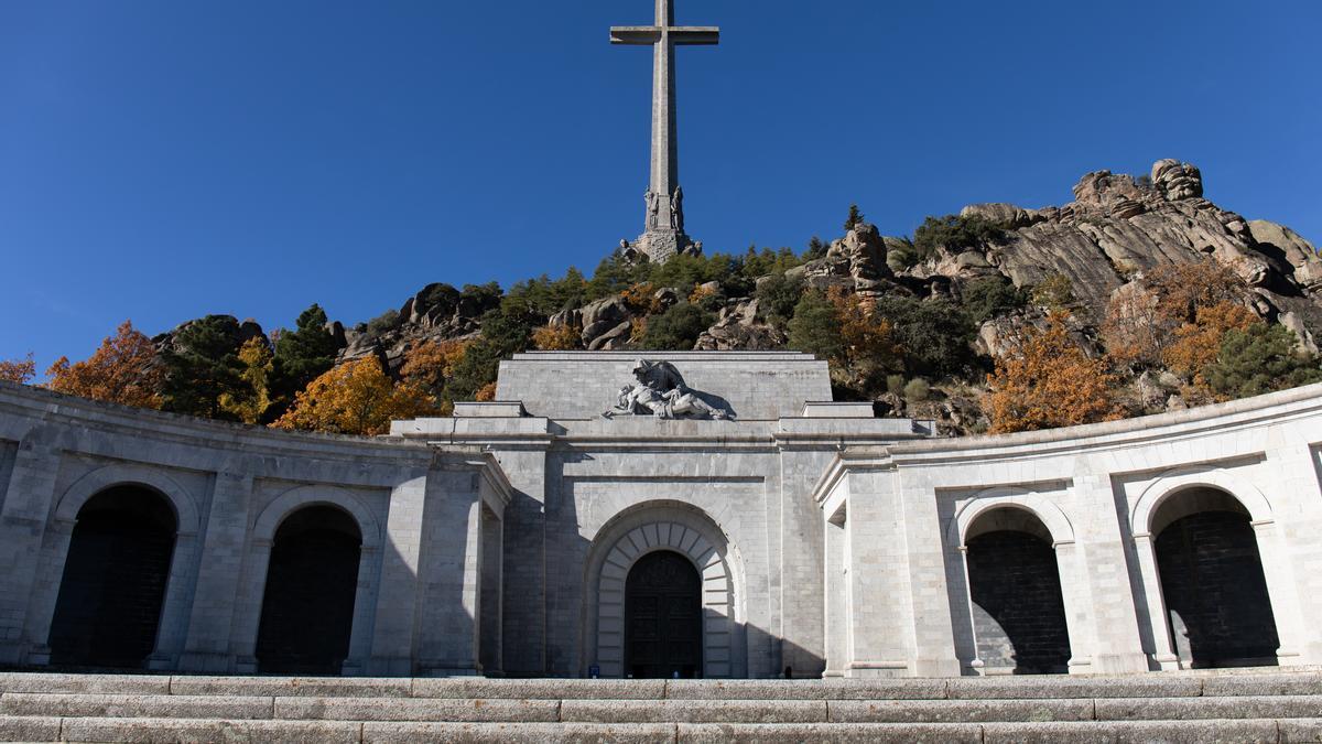 Entrada de acceso a la basílica del Valle de los Caídos (Madrid).