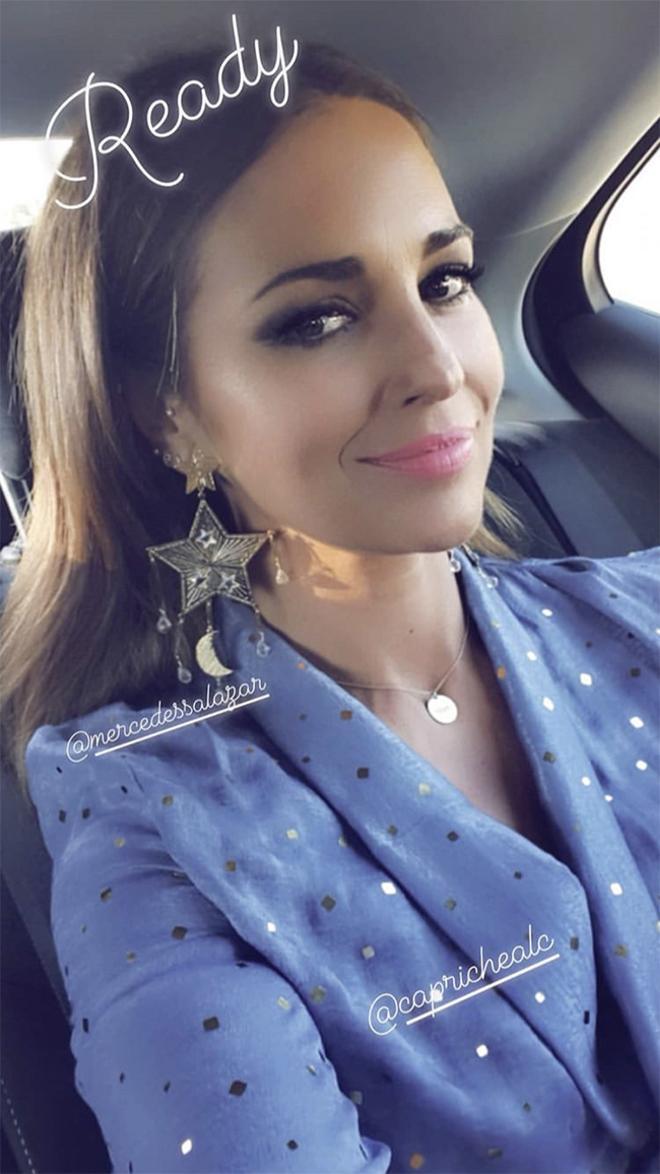 Paula Echevarría con vestido azul con estampado de estrellas de Capriche