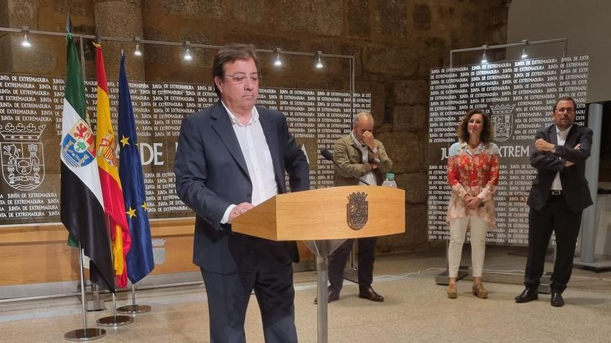 El presidente de la Junta, Guillermo Fernández Vara, en rueda de prensa este viernes.