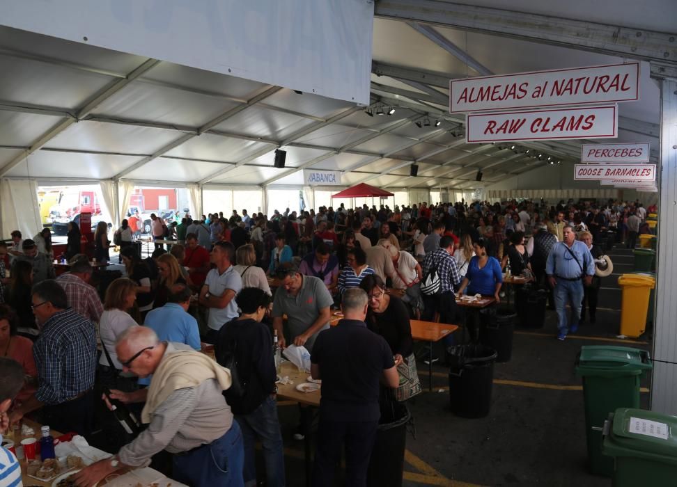 La organización cifra en más de 7.000 raciones vendidas en una jornada de sábado rodeada por el buen ambiente en la fiesta gastronómica. De momento se han facturado más de 60.000 euros y el domingo se