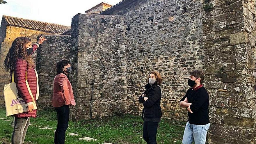 Jordà i membres d&#039;ERC, ahir, a Sant Miquel de Cruïlles.