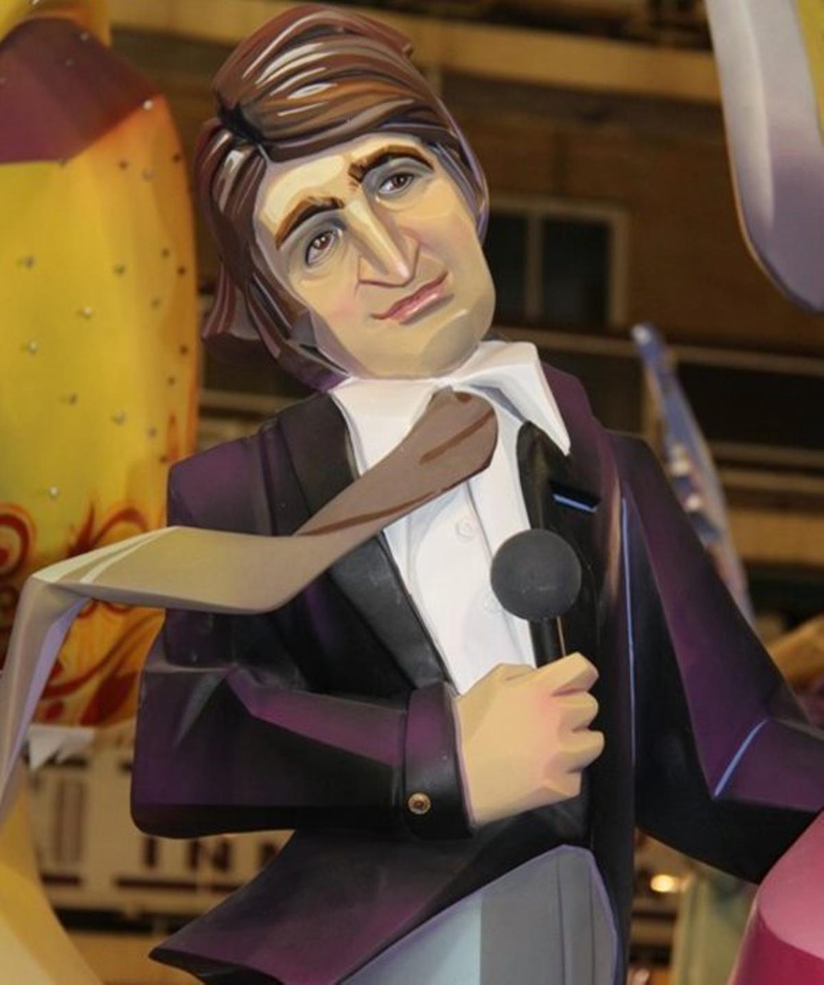 Nino Bravo en las Fallas: un beso y muchos ninots