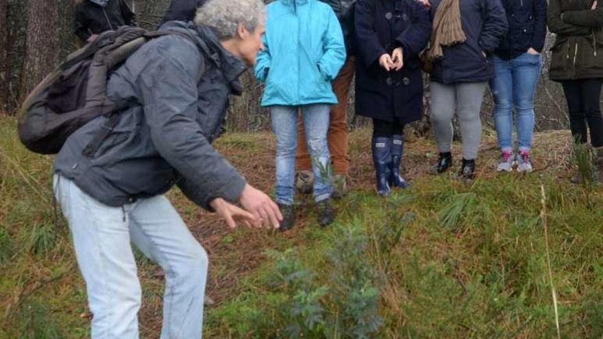 Alumnos del curso de conservación en Carreirón. // Noé Parga