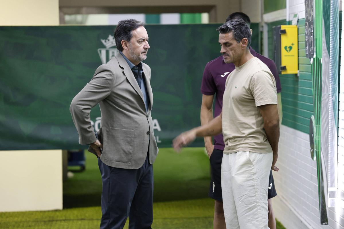 La presentación de Víctor Sánchez como jugador de la primera plantilla del Córdoba CF, en imágenes La presentación de Víctor Sánchez como jugador de la primera plantilla del Córdoba CF, en imágenes