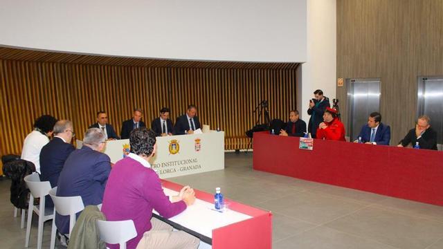 Uno de los encuentros institucionales para exigir la recuperación de la histórica línea férrea al Estado.