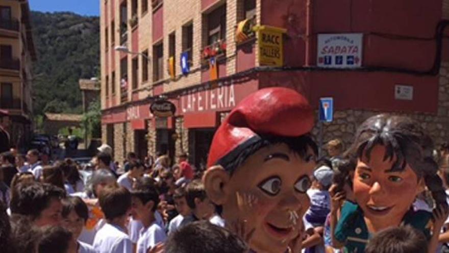 Cercavila amb els gegants, un dels actes tradicionals