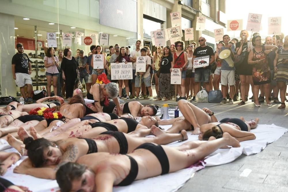 Performance contra el pregón de la Feria Taurina