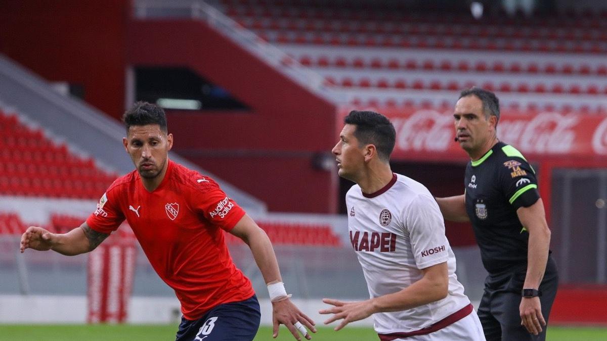 Un instante del Lanús - Independiente.