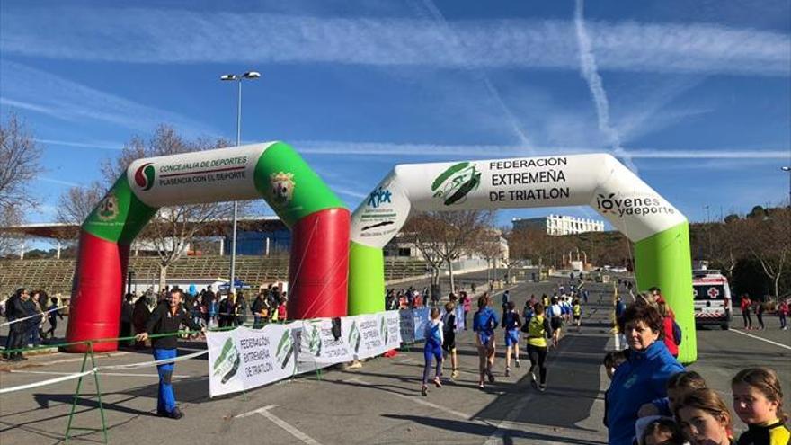 Plasencia disfruta con la cantera del triatlón regional