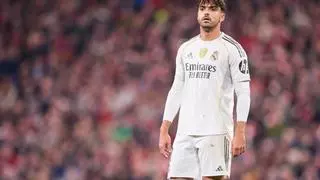 Actuando un poco extraño, por Enrique Ballester