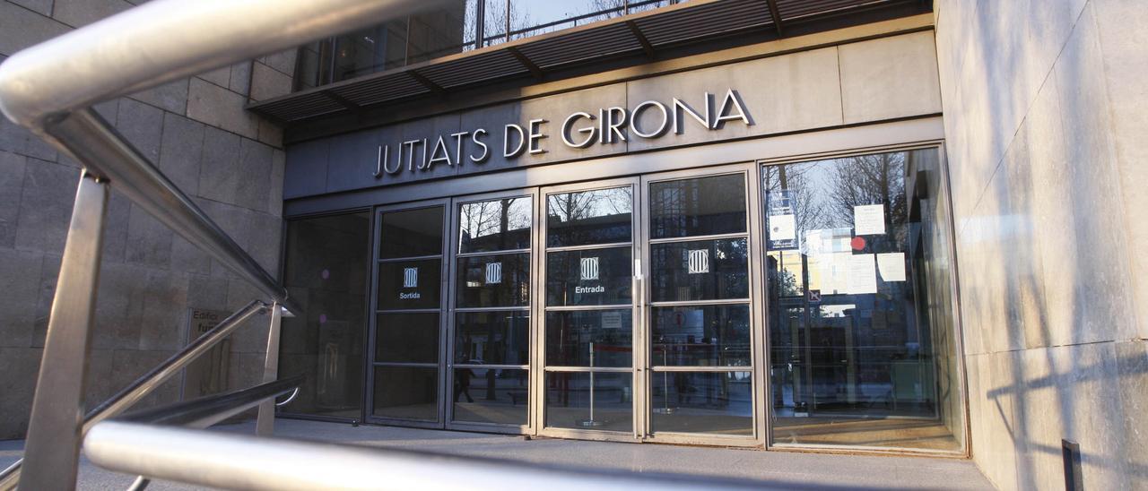 Façana dels jutjats de Girona en una imatge d’arxiu.