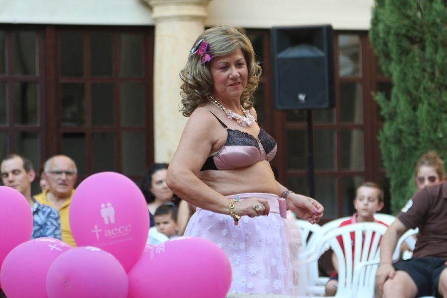 Desfile en Zamora de mujeres operadas de cáncer