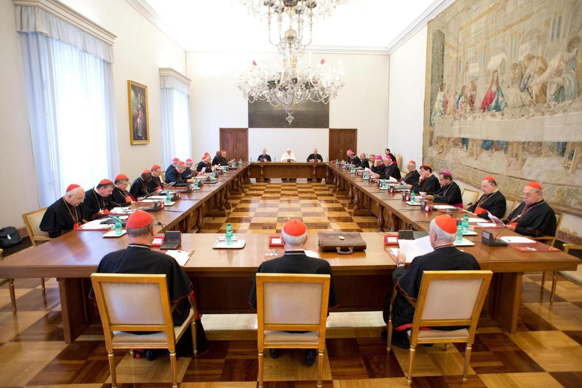 Reunión del papa Francisco con los jefes de los dicasterios de la curia en 2013.