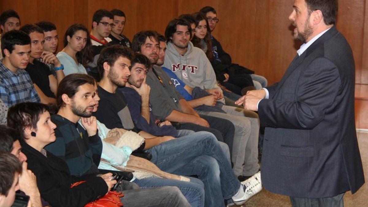 Oriol Junqueras, durante un acto con universitarios de la UPF en el campus de la Ciutadella, en Barcelona.