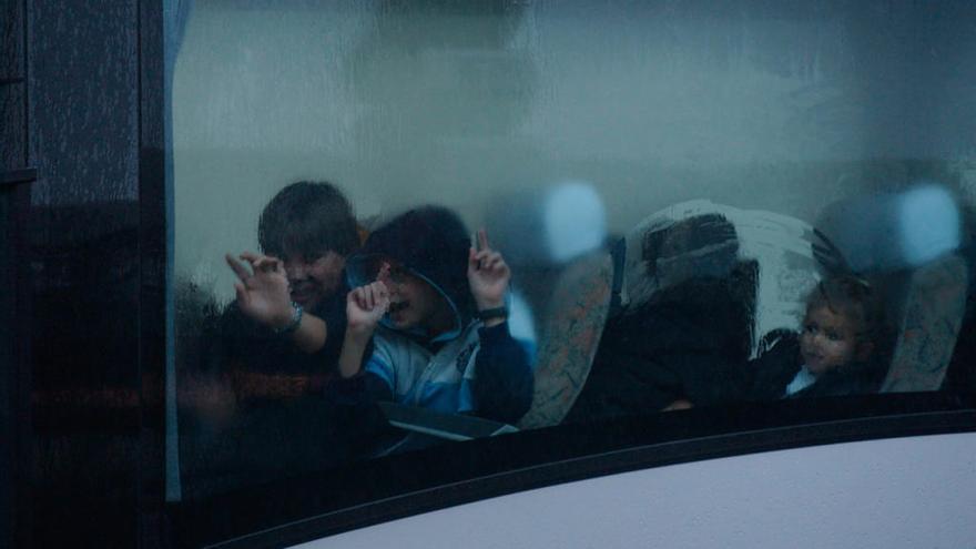 Niños en un autobús escolar. // V. Echave