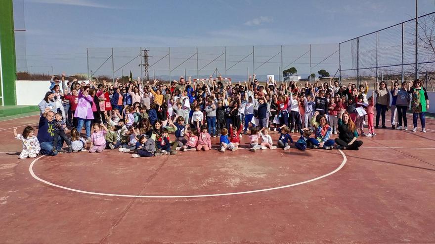 Conmemoración del Día del Cáncer Infantil en el colegio de Alfarrasí.