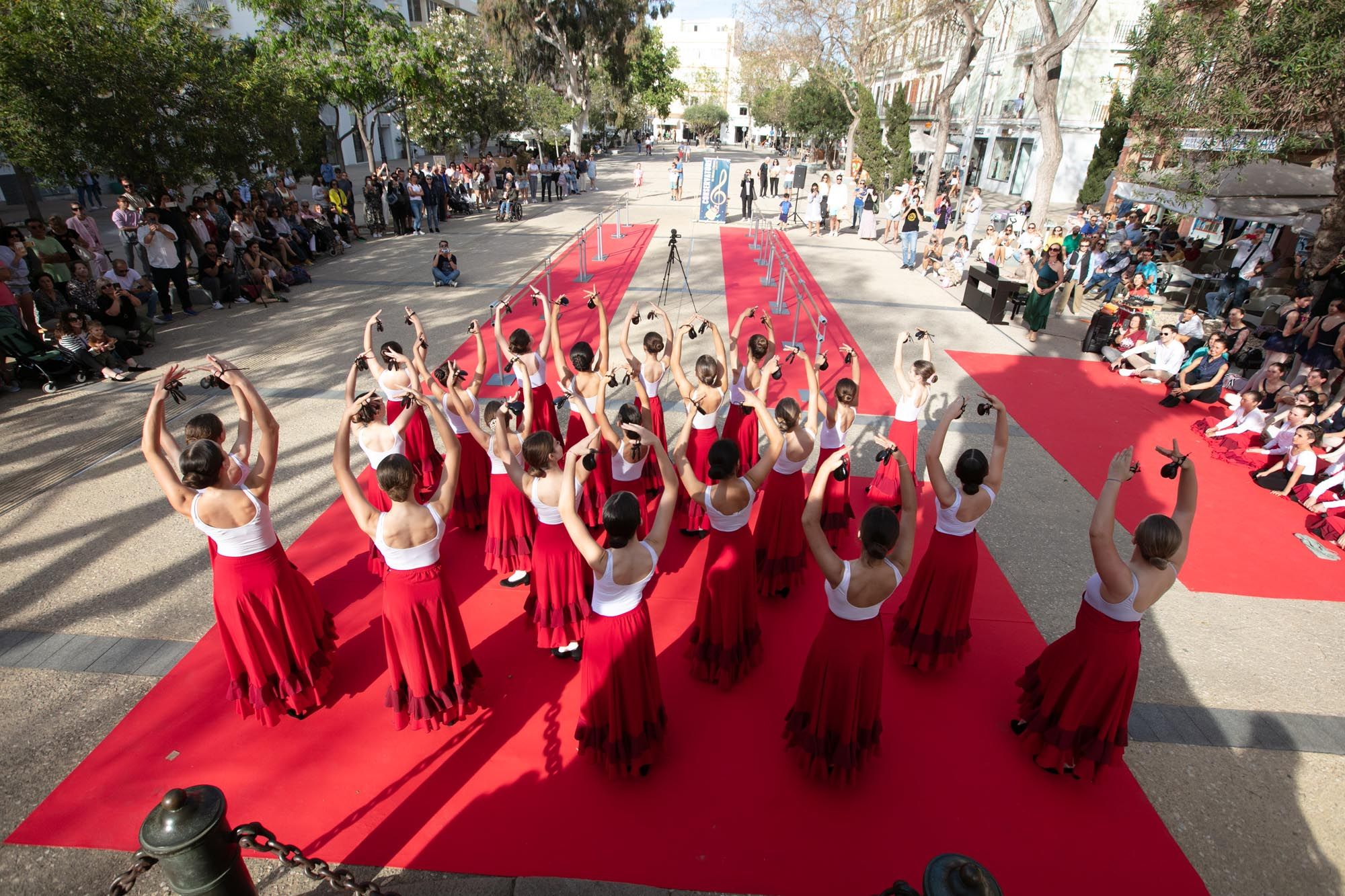 La danza sale a la calle en Ibiza