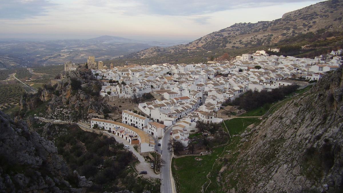 Panorámica del municipio de Zuheros.