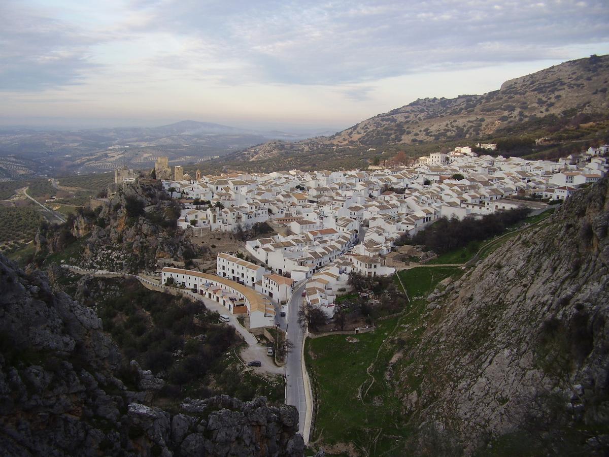 Panorámica del municipio de Zuheros.