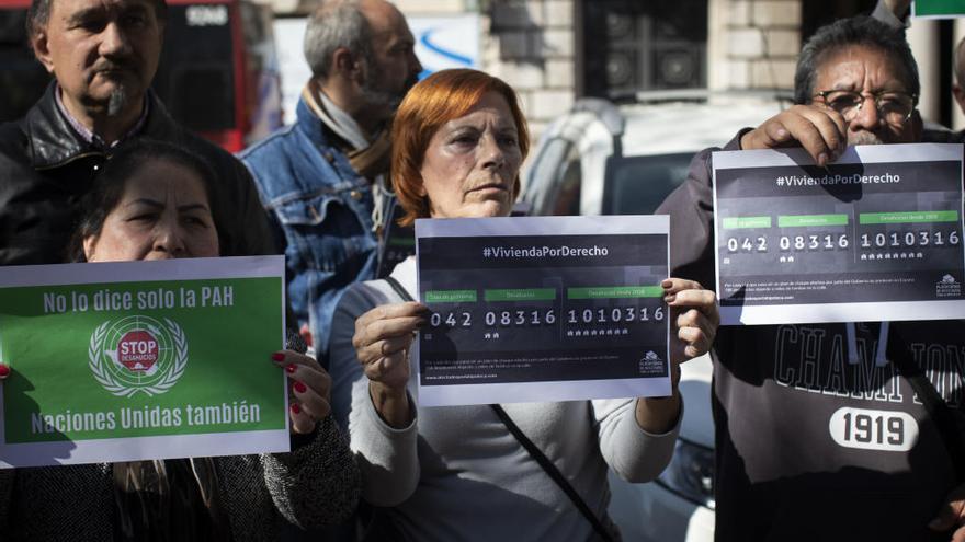 Protesta de la PAH en la Plaza del Ayuntamiento de València el pasado mes de febrero.