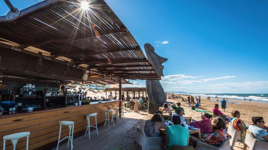 Oliva obtendrá más de 360.000 euros con los chiringuitos e instalaciones de playa