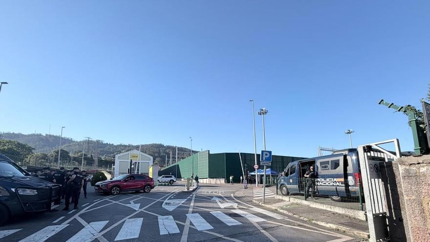 Máxima alerta en la subestación eléctrica de La Corredoria: un secuestro, un fallecido y dos mochilas bomba en un simulacro de la Policía Nacional