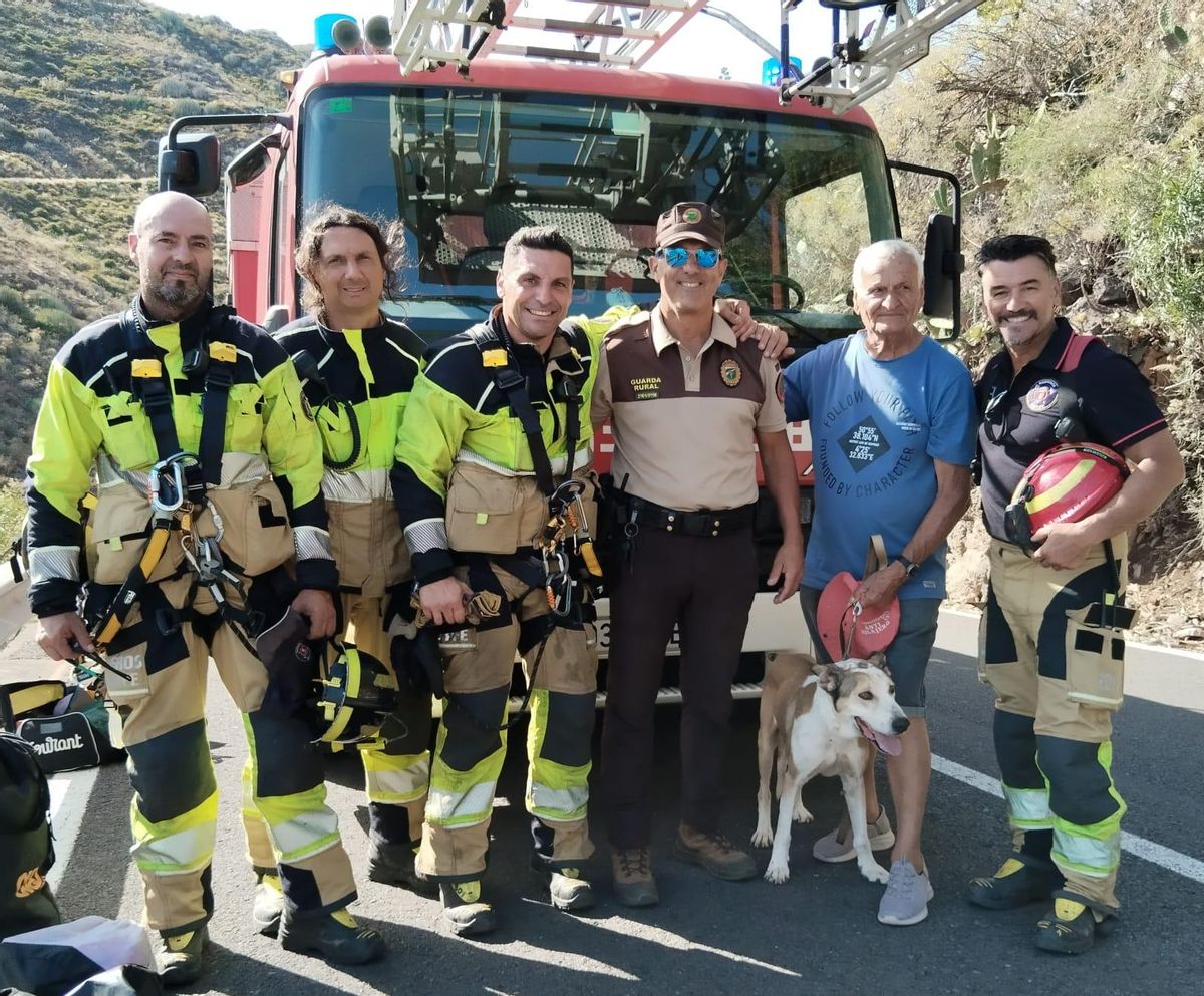 El mastín, su dueño, bomberos y el guarda rural en Valle Jiménez
