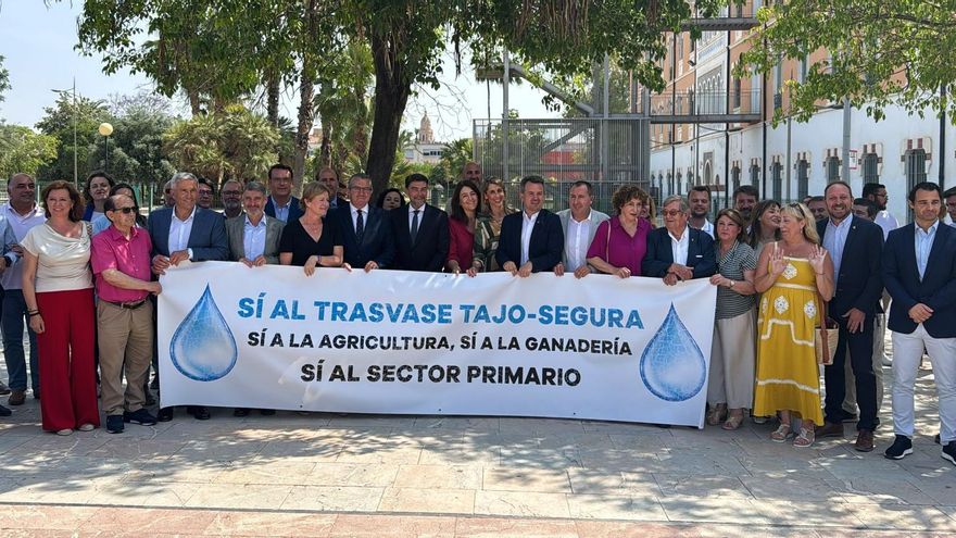 Regantes y alcaldes de 86 municipios advierten que el recorte del trasvase pone en riesgo al abastecimiento de los hogares