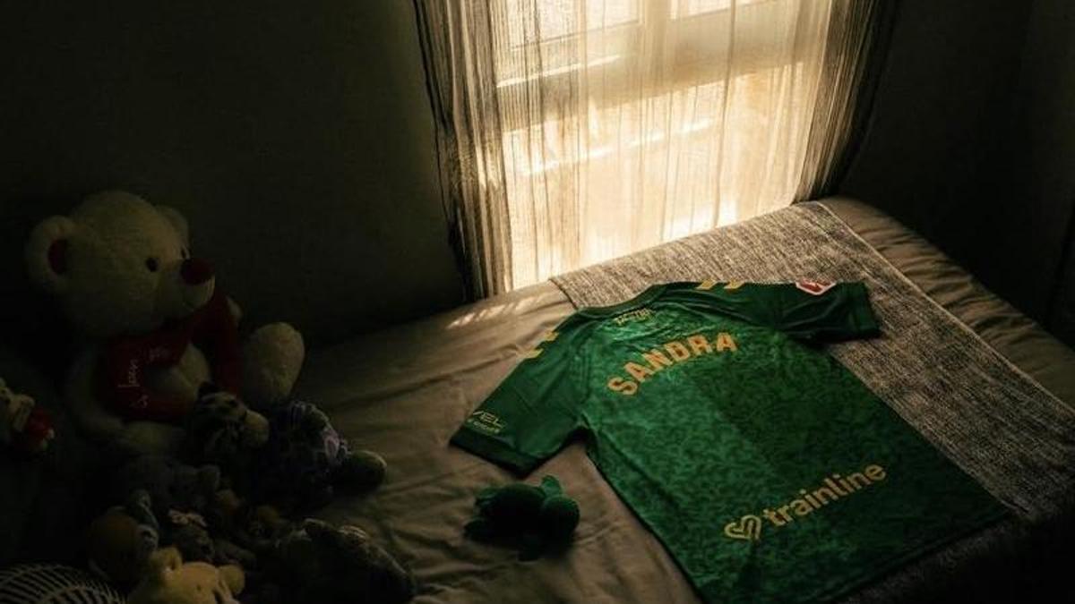 El emotivo homenaje del Real Betis a Sandra Peña y contra el acoso escolar con la segunda equipación 26/27