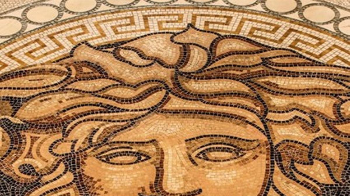 Mosaico del hotel con la imagen de Versace