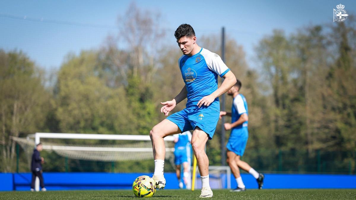 Miguel Loureiro, en el entrenamiento del Deportivo
