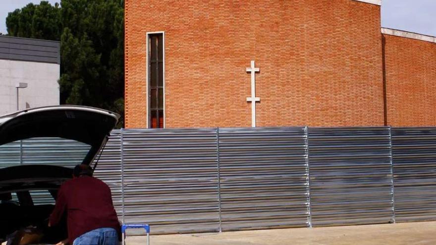 Capilla del Hospital Provincial, vallada ya para las obras de derribo.