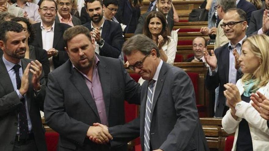 El Parlament aprueba la resolución de apoyo a la consulta sobre el 9-N con 89 &#039;síes&#039; y 44 &#039;nos&#039;