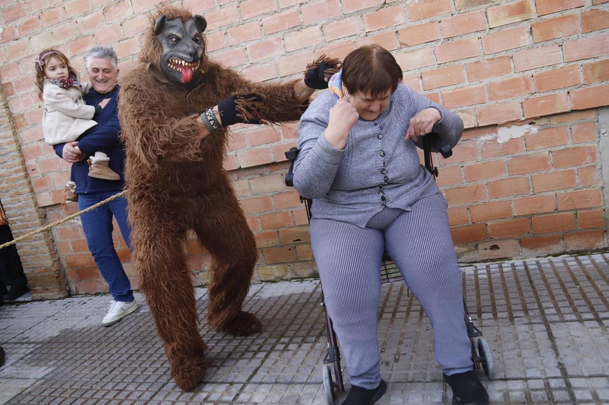 El Baile de los Locos de Fuente Carreteros, en imágenes
