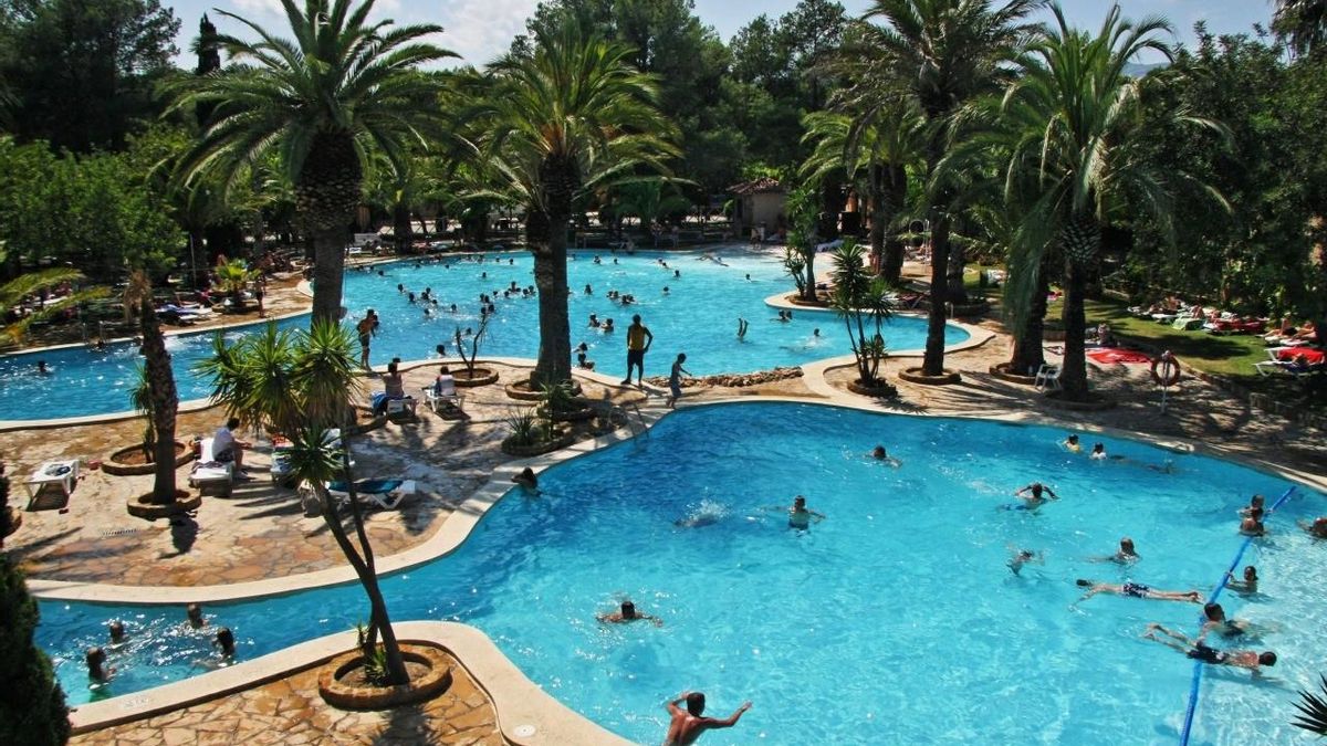 Piscinas en un cámping de Tarragona.