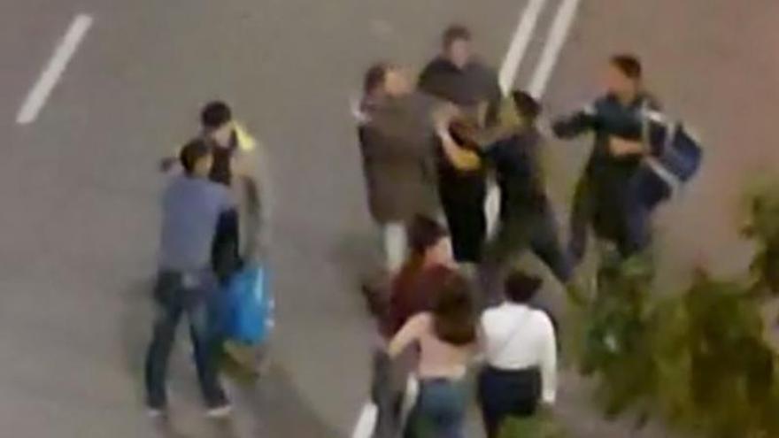 Pelea con amenazas e intervención policial a la salida de un pub de Castelló