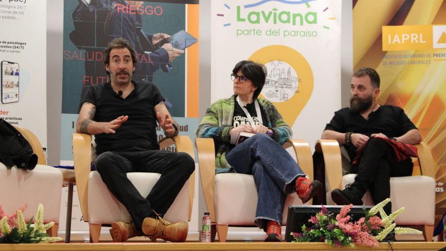 Por la izquierda Manu Brabo, Barbara Alonso, y Álex Zapico, durante la charla. | A. VELASCO