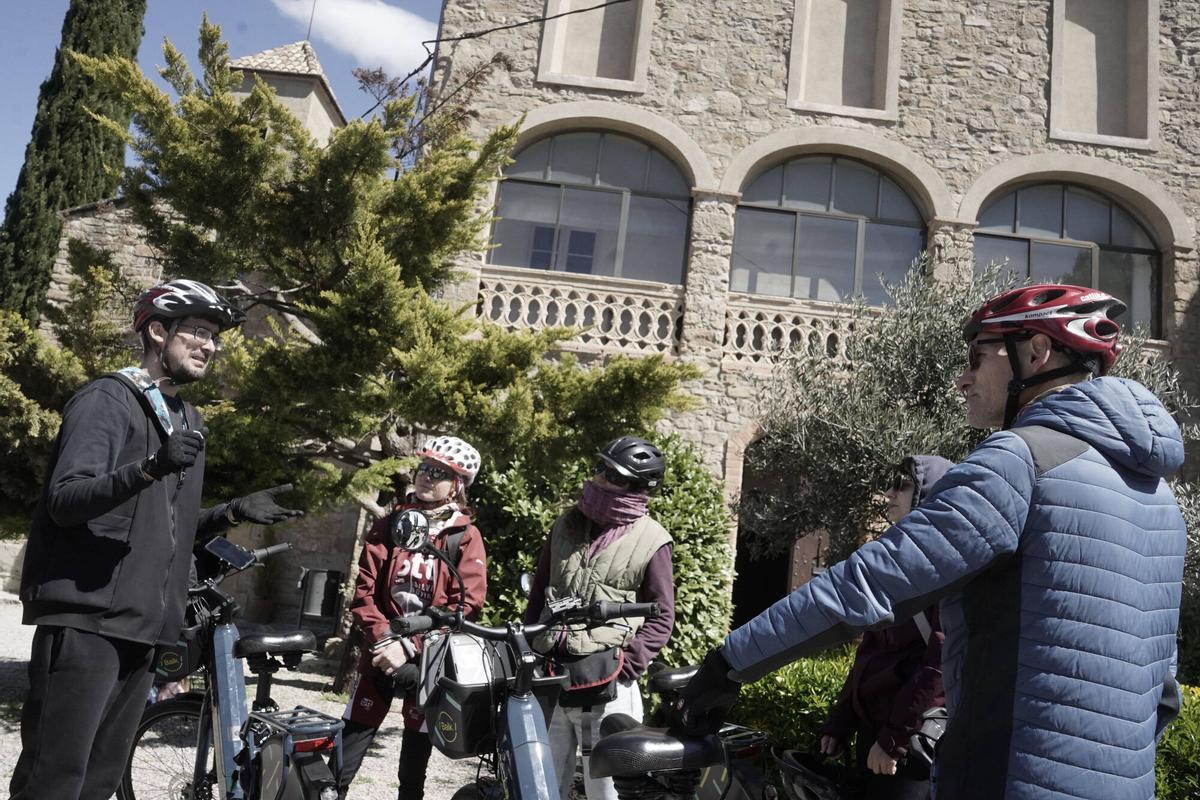 S’estrena a Manresa la ruta ignasiana amb bicicleta elèctrica