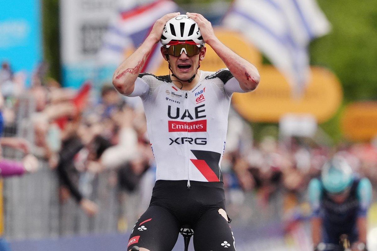 Igor Arrieta celebra la victoria en el Giro.