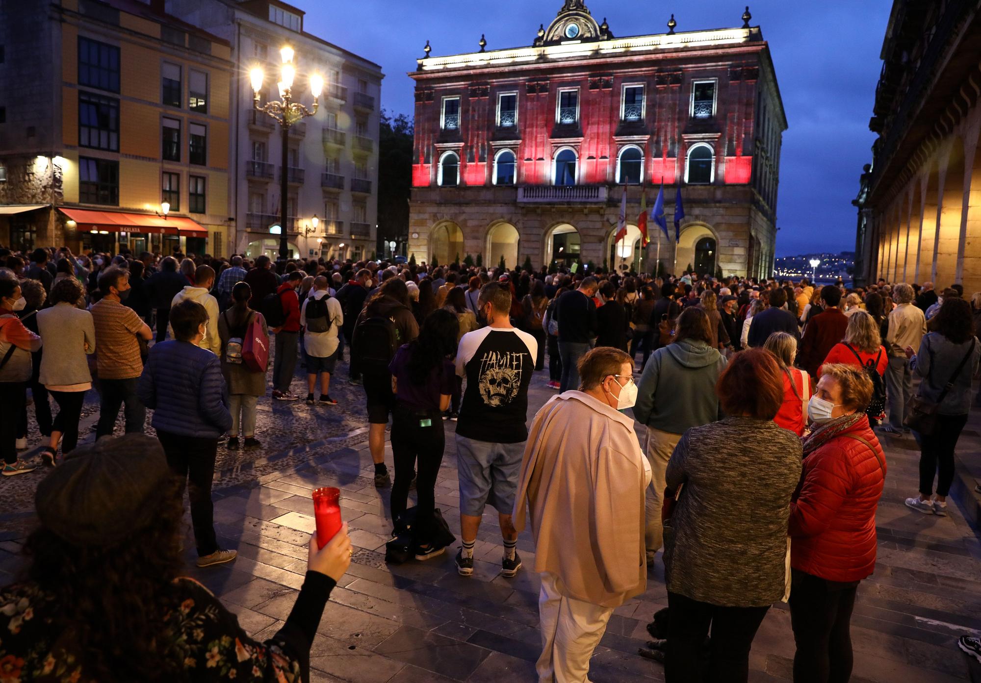 Gijón clama contra la violencia machista tras el crimen de las niñas de Canarias