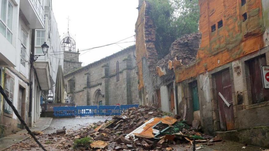 Edificio derrumbado en la calle Santiago.   | // IAGO LÓPEZ