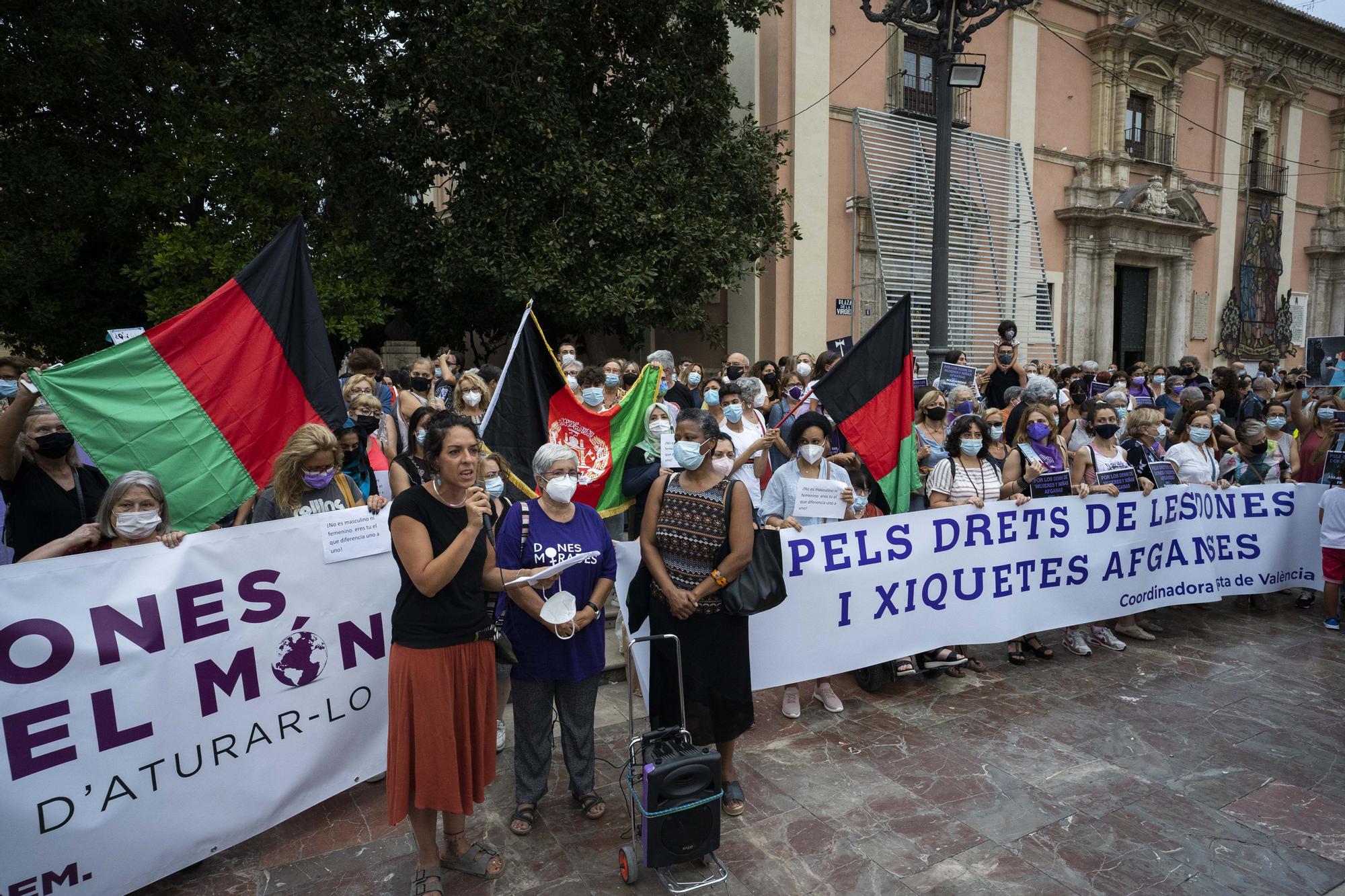 Concentración en València por los derechos de las mujeres afganas