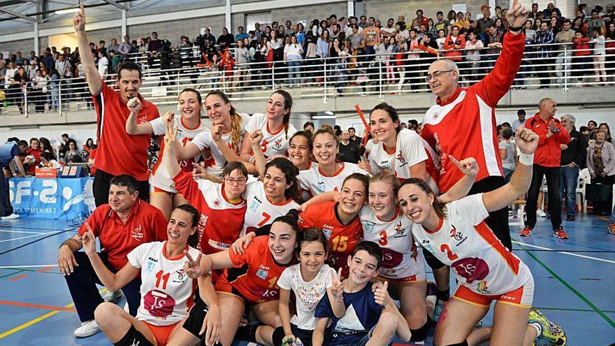 Las jugadoras y tÃ©cnicos del Cide en su celebraciÃ³n en Palma de su triunfo en la Copa del 2017.