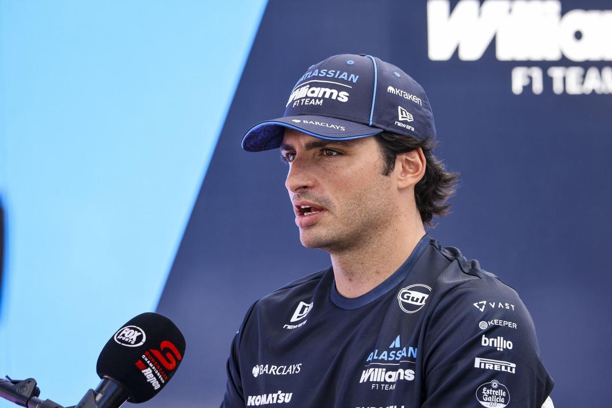 Carlos Sainz celebra sus dos puntos, pero le saben a poco