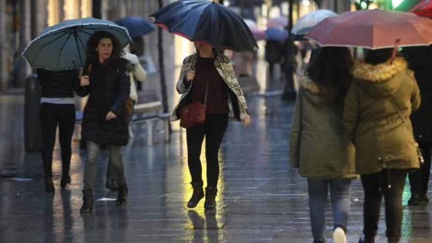 Cielo nuboso y chubascos, la previsión del tiempo para Nochevieja en Asturias