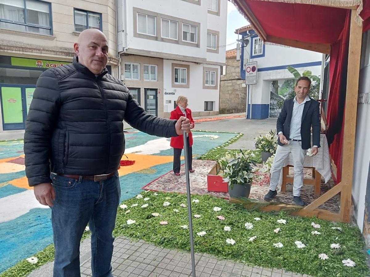 Óscar Parada encabezó la realización de los alfombrados, que se prolongó hasta las 4 de esta madrugada.