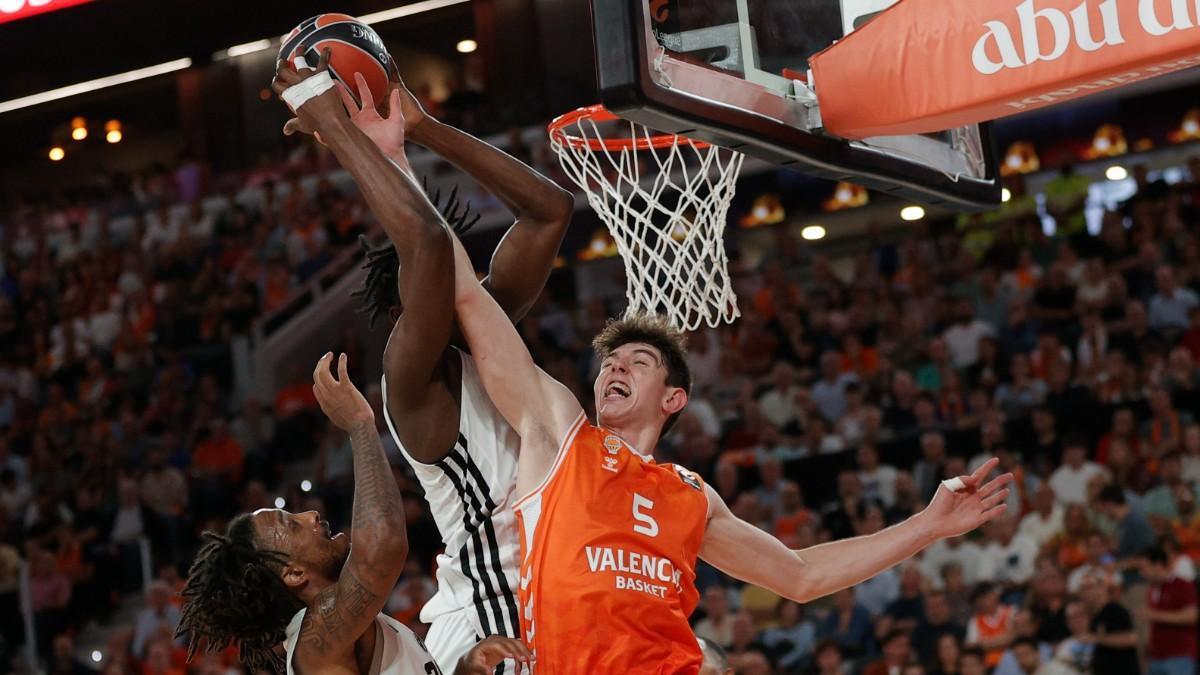Sergio de Larrea se exhibió en la Euroliga ante la Virtus Bolonia