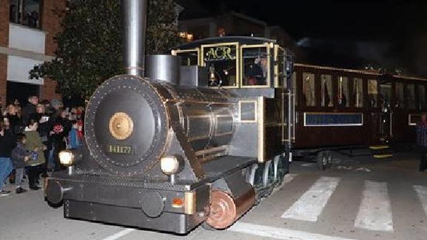 Una imatge del vehicle que servirà de tren turístic, i que simulava l&#039;Express d&#039;Orient durant la cavalcada.