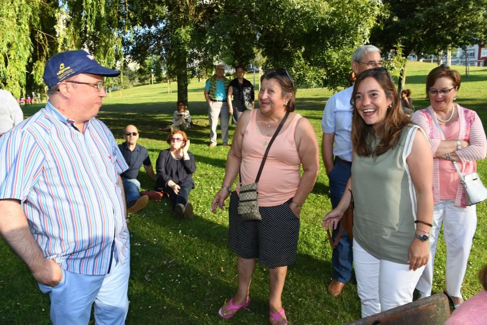 Inés Rey lee el pregón de Os Castros