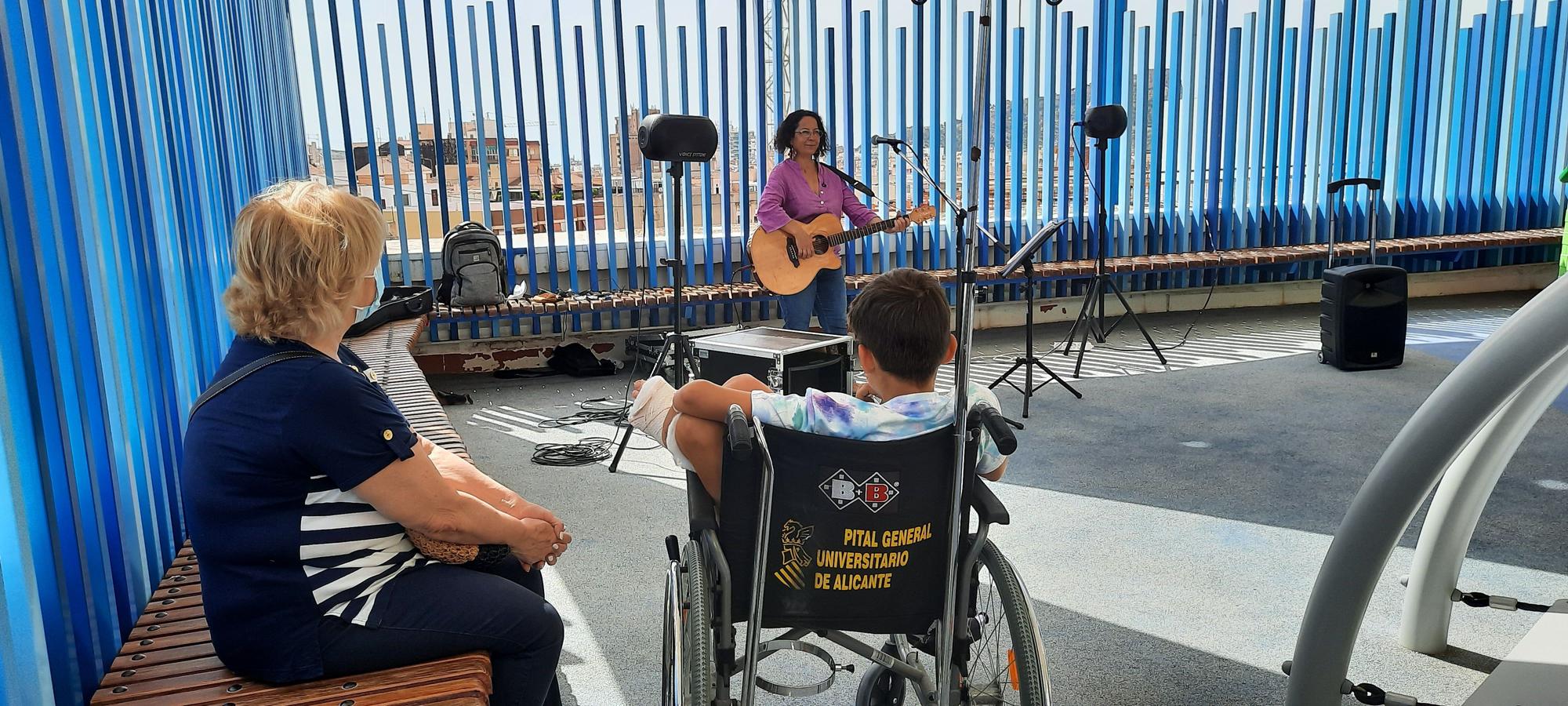 Inma Serrano cierra el curso del Aula Infantil del Hospital de Alicante